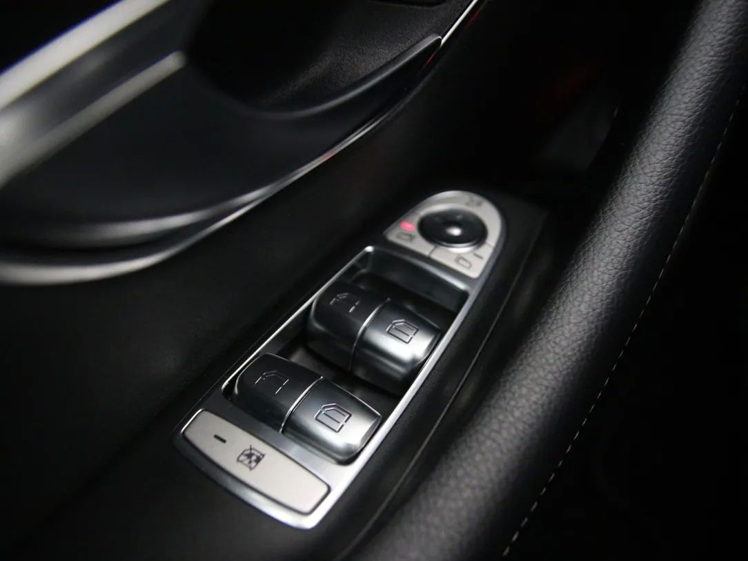 Mercedes-Benz E220 | 25