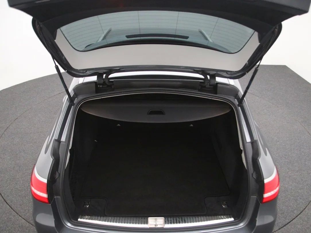 Mercedes-Benz E220 | 37