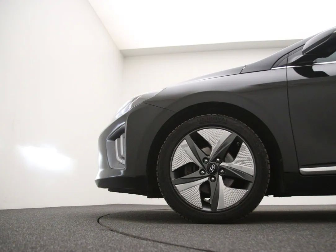 Hyundai IONIQ | 26