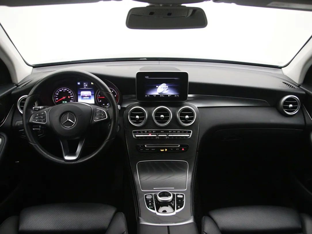 Mercedes-Benz GLC220 | 1