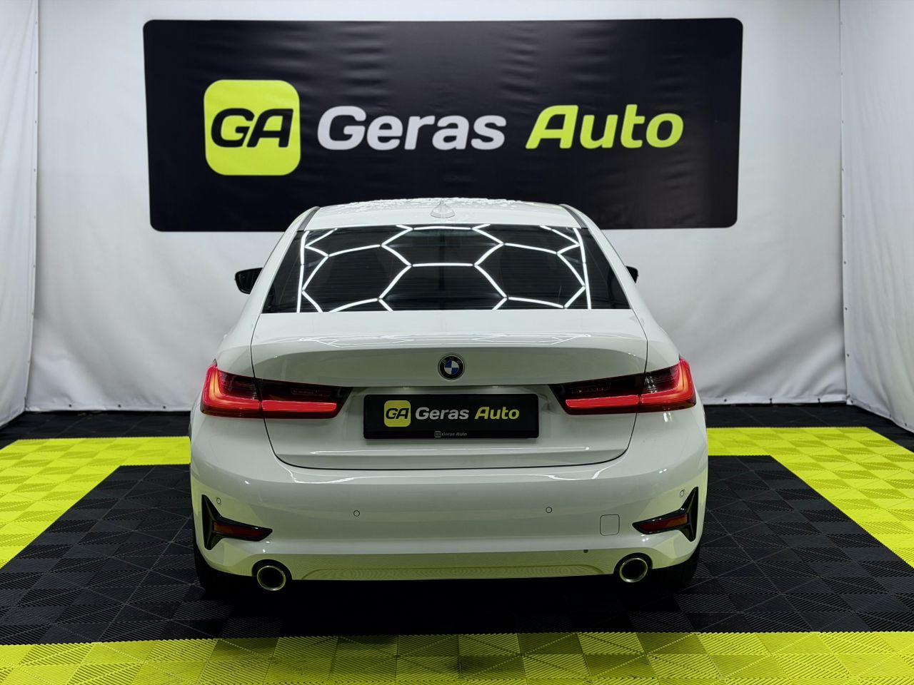 BMW 320 | 4