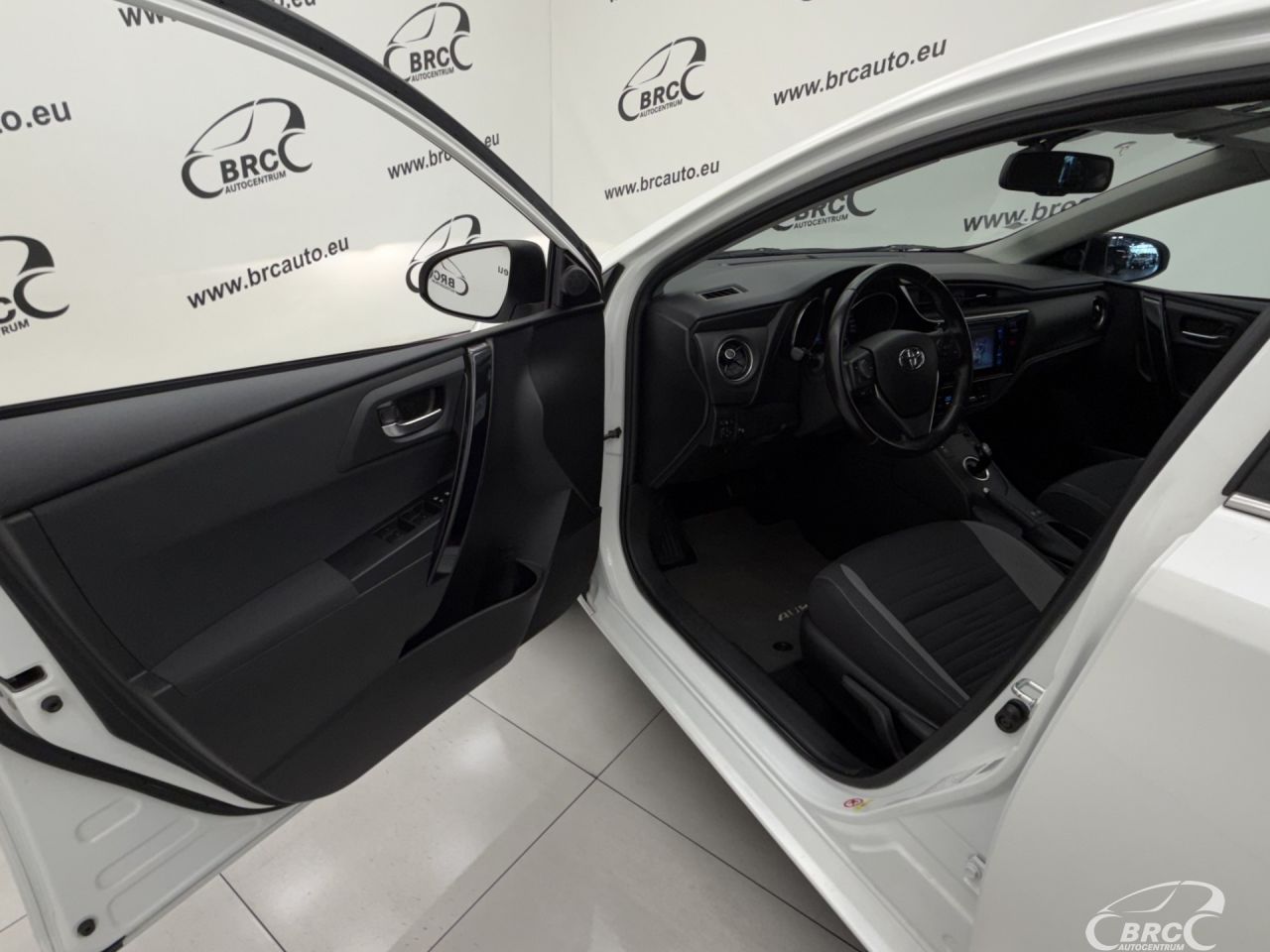 Toyota Auris | 16