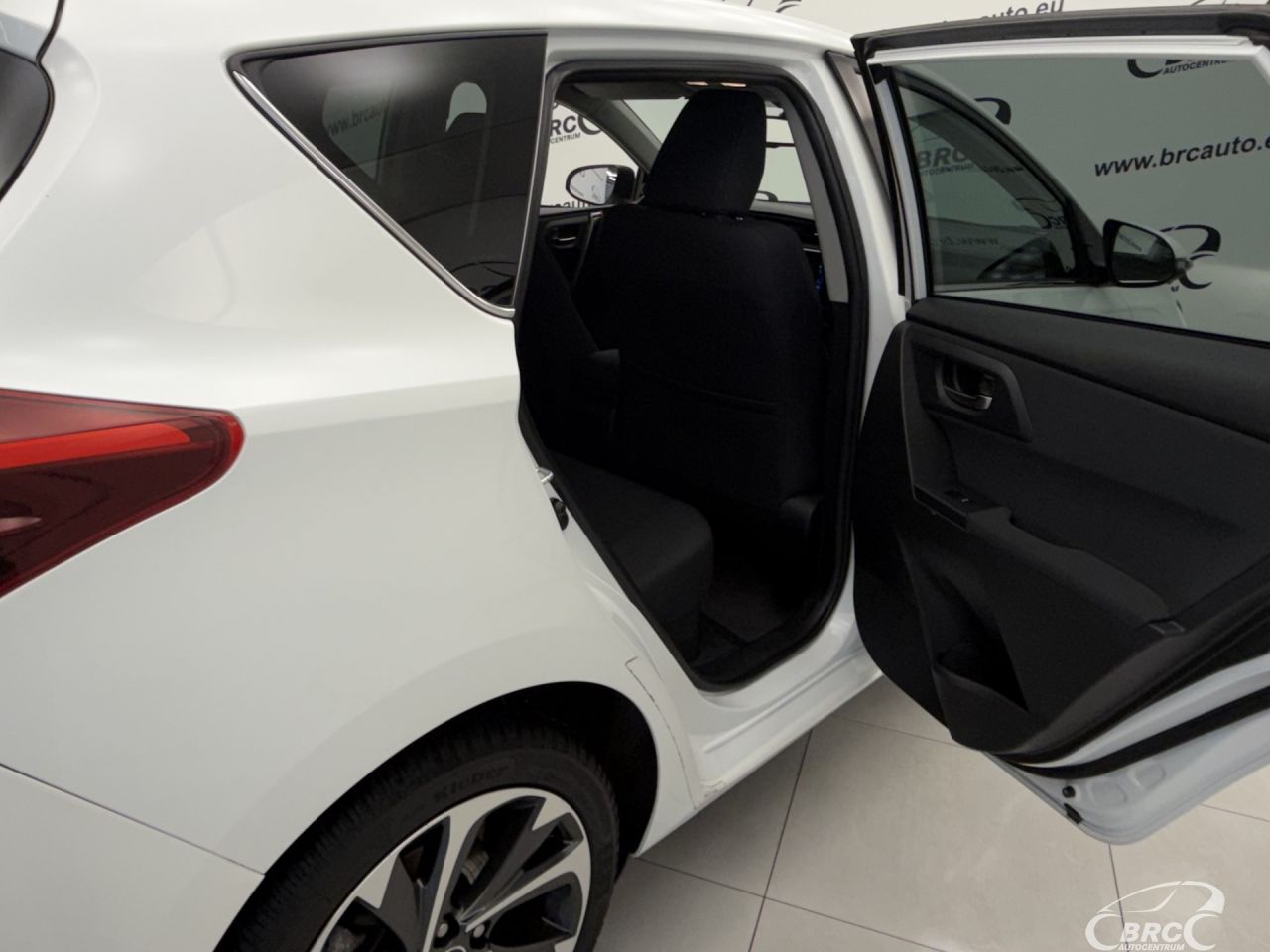 Toyota Auris | 9