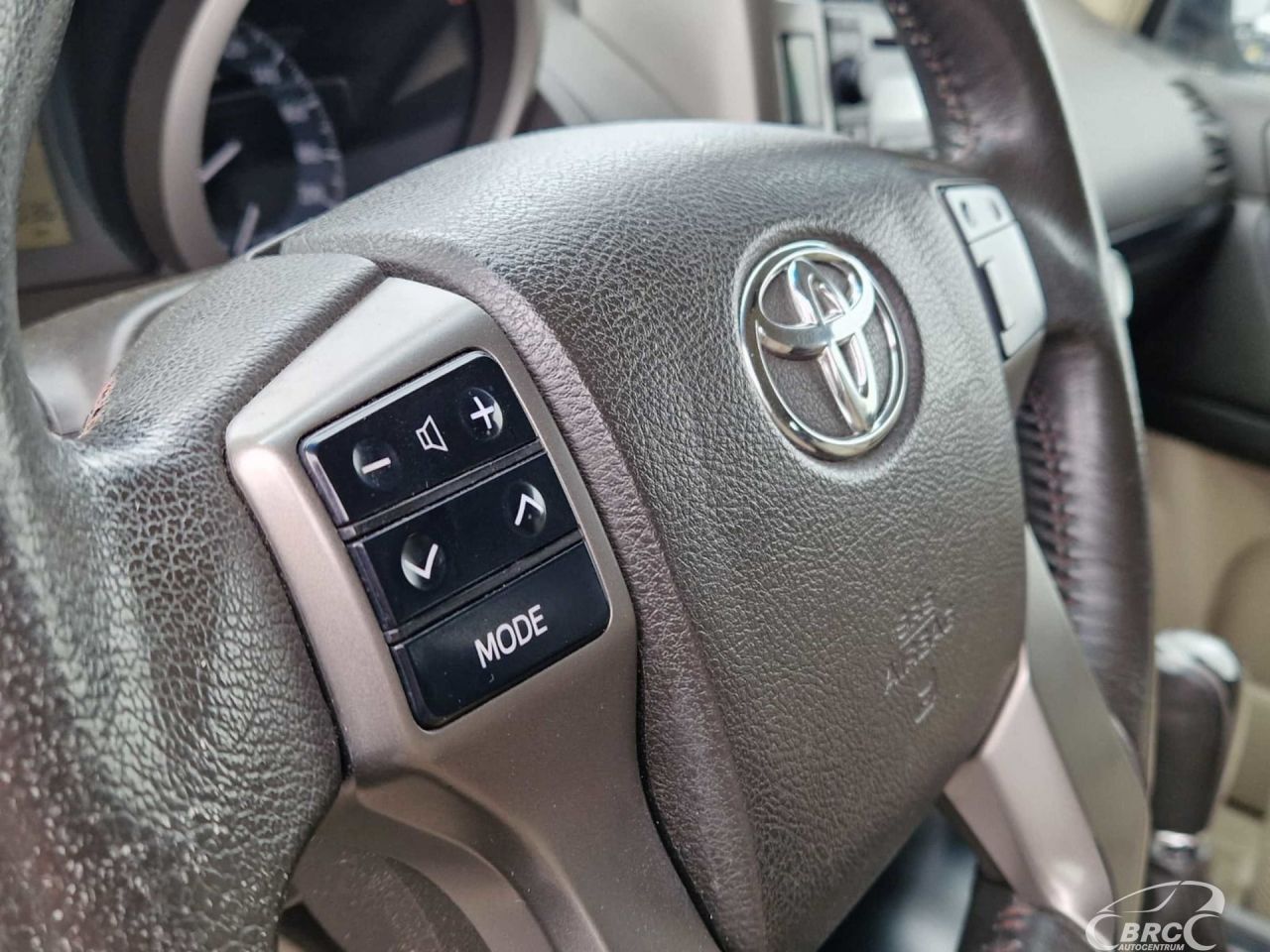 Toyota Land Cruiser | 8