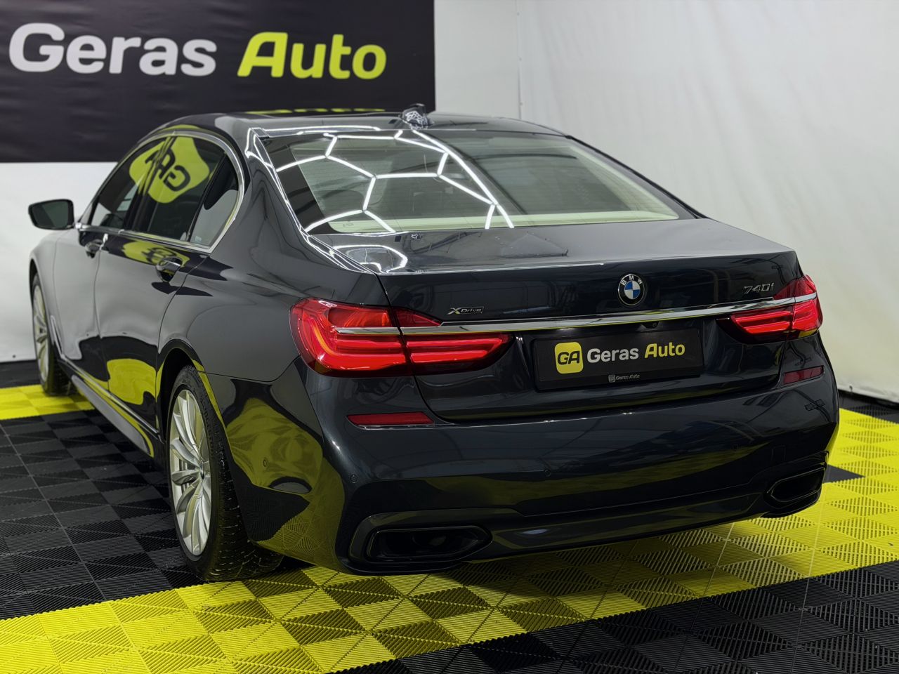 BMW 740 | 5