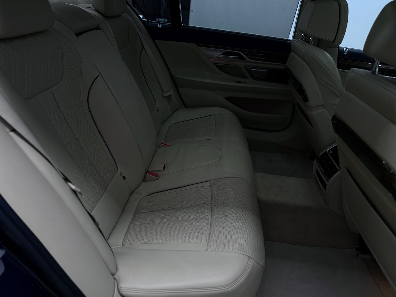 BMW 740 | 11