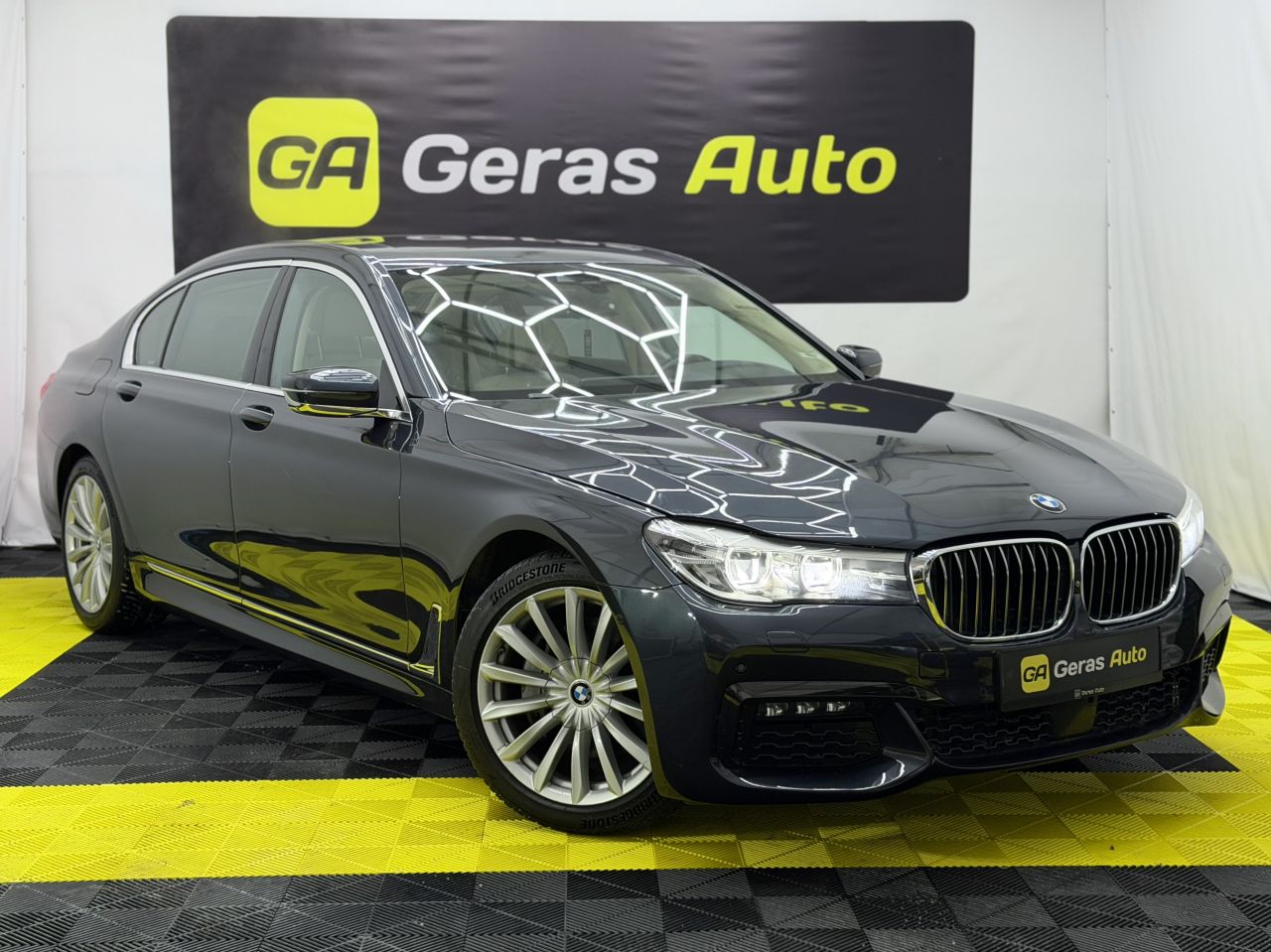 BMW 740 | 2