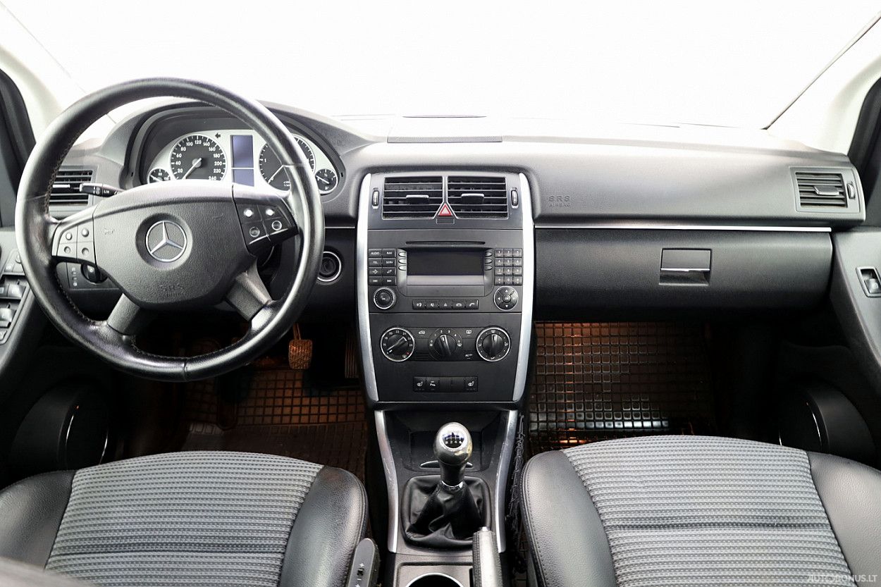 Mercedes-Benz B180 | 4