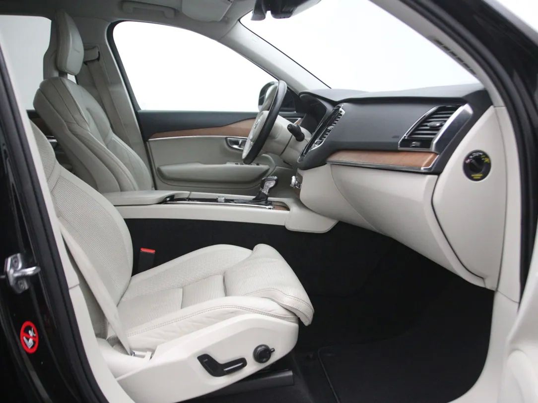 Volvo XC90 | 13