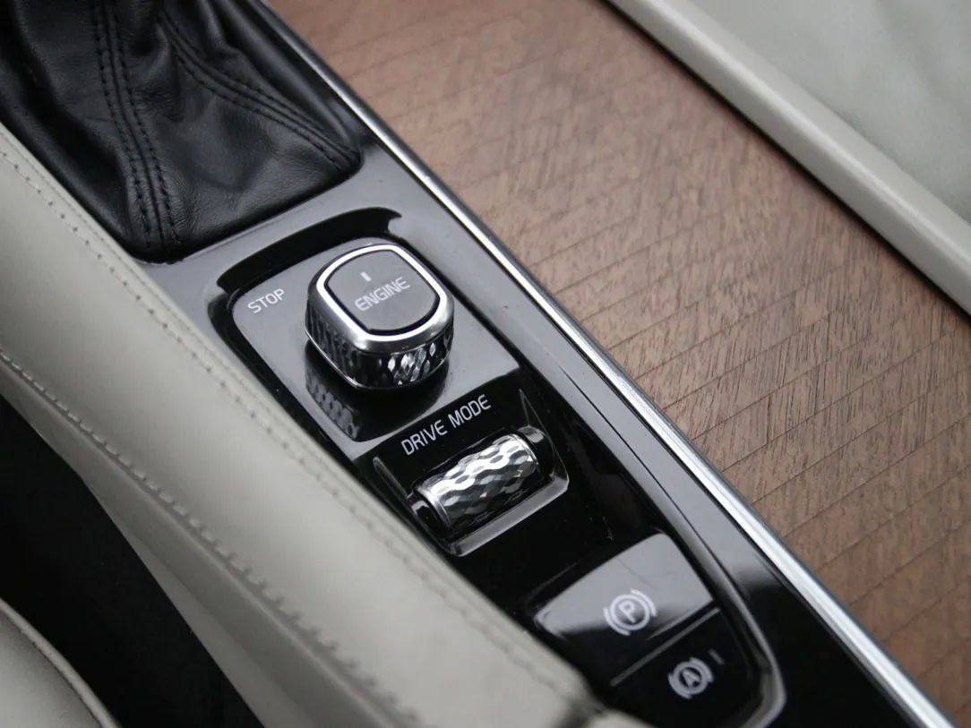 Volvo XC90 | 32