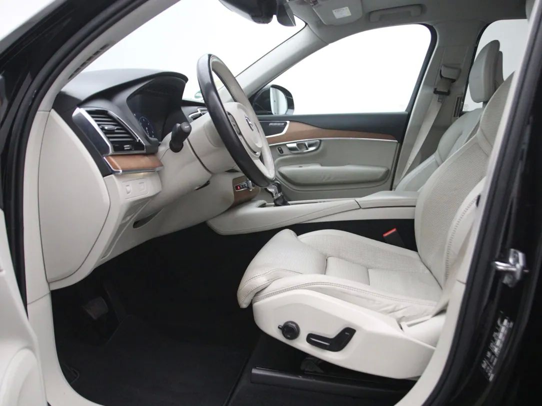 Volvo XC90 | 3