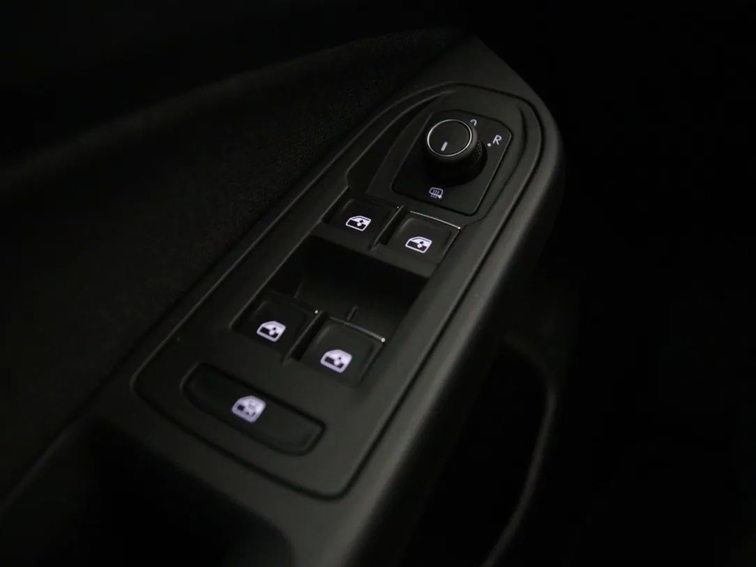 Volkswagen Golf | 24