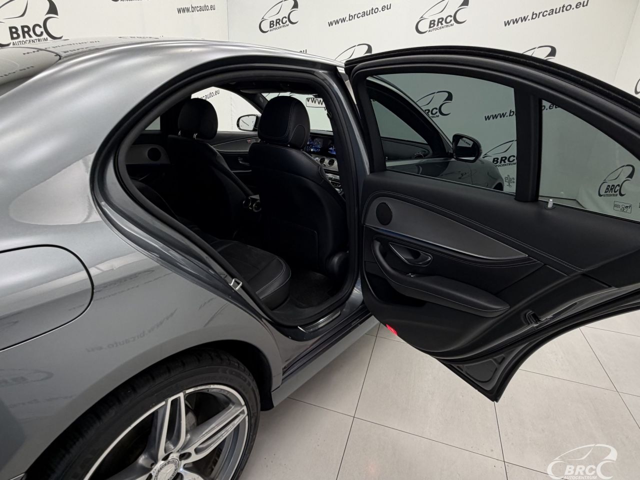 Mercedes-Benz E220 | 12