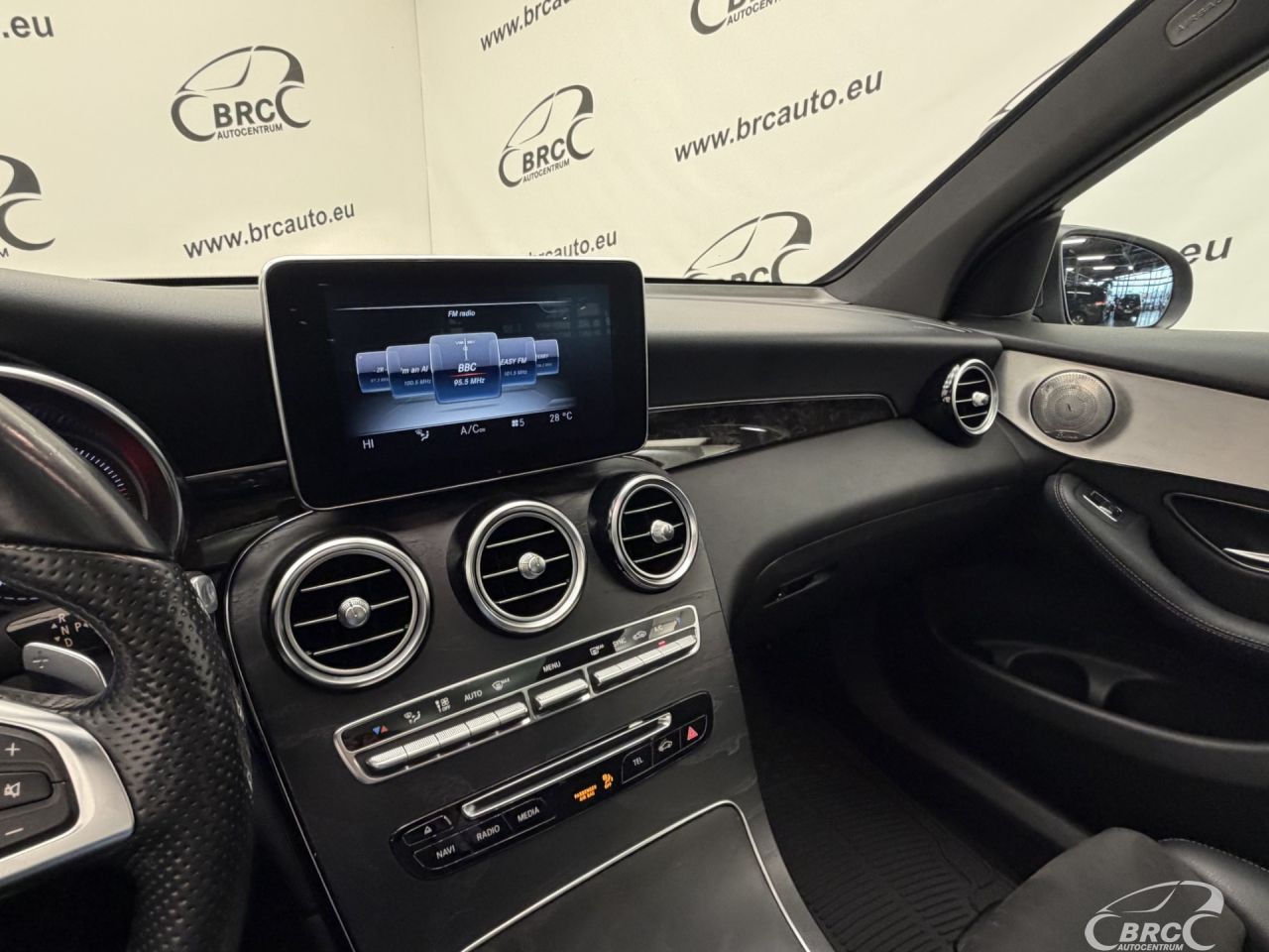 Mercedes-Benz GLC220 | 26