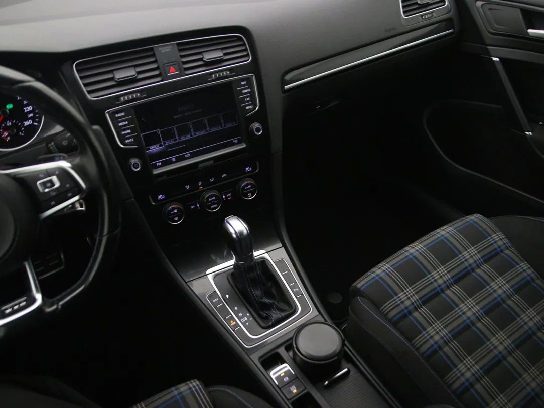 Volkswagen Golf | 19