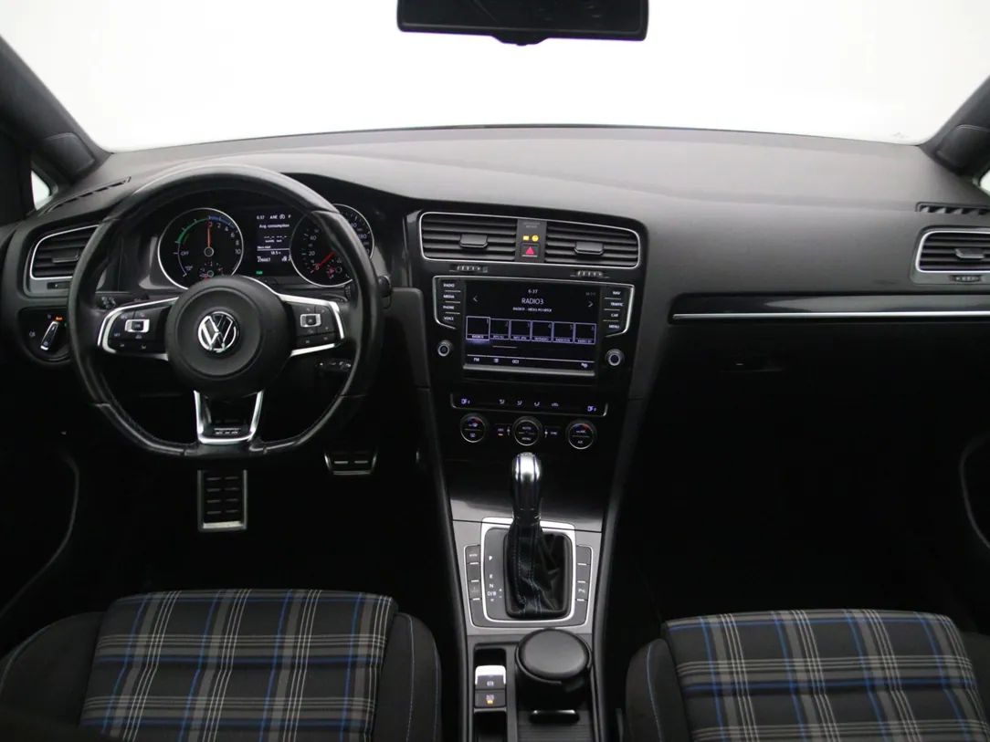 Volkswagen Golf | 1