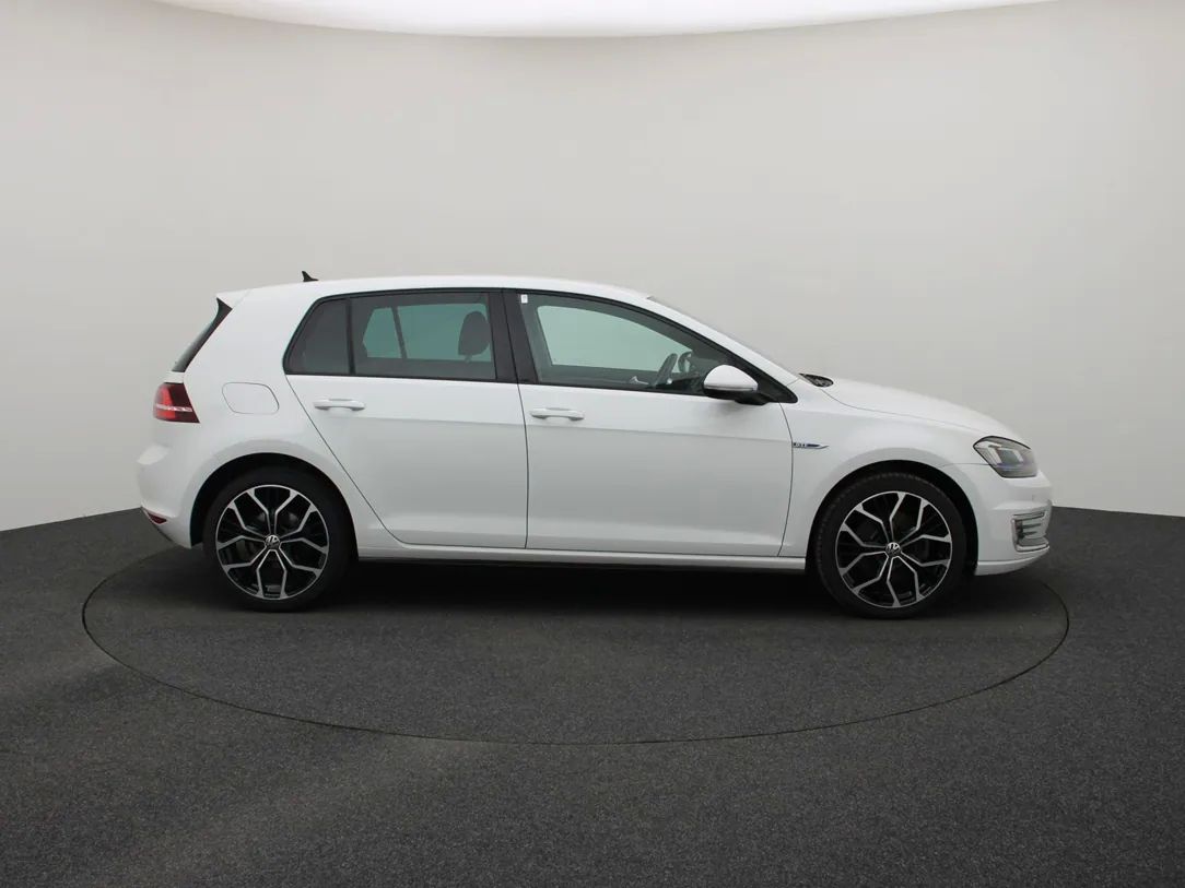 Volkswagen Golf | 8