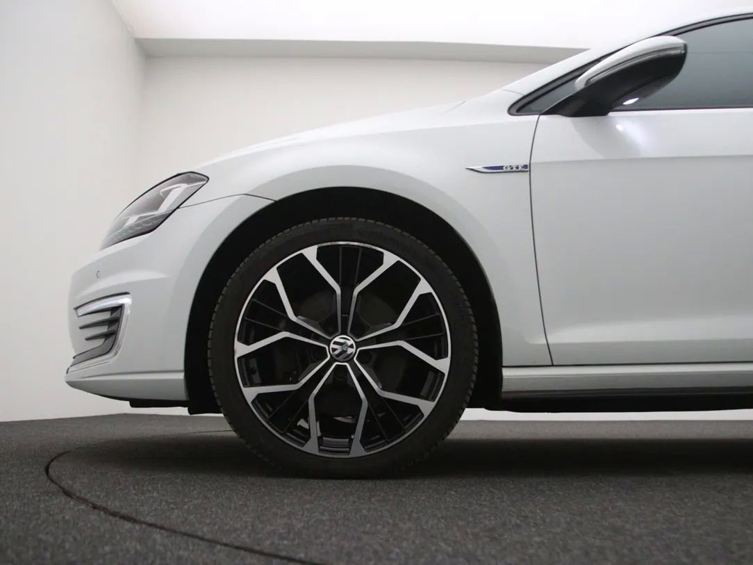 Volkswagen Golf | 26