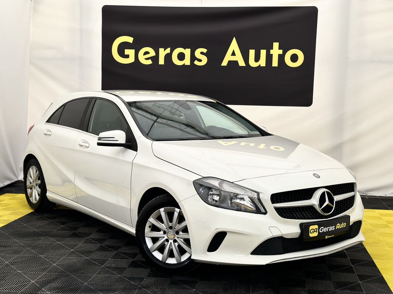 Mercedes-Benz A200 | 3