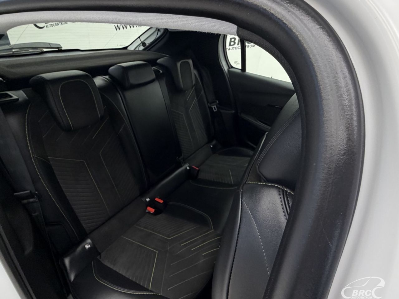 Peugeot 208 | 10