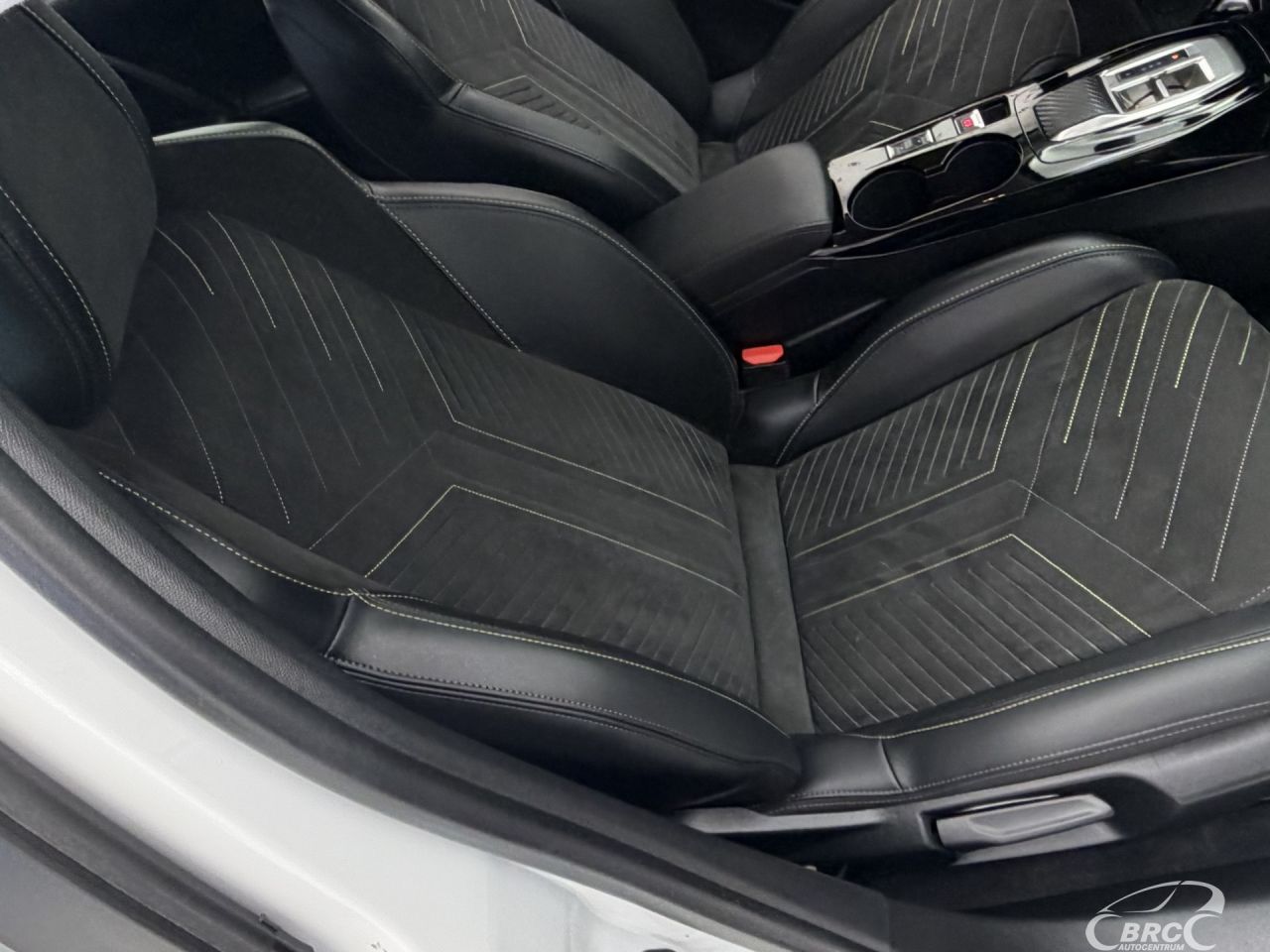 Peugeot 208 | 4