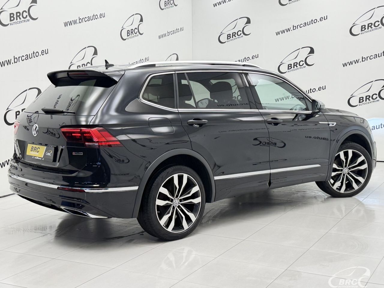 Volkswagen Tiguan | 1