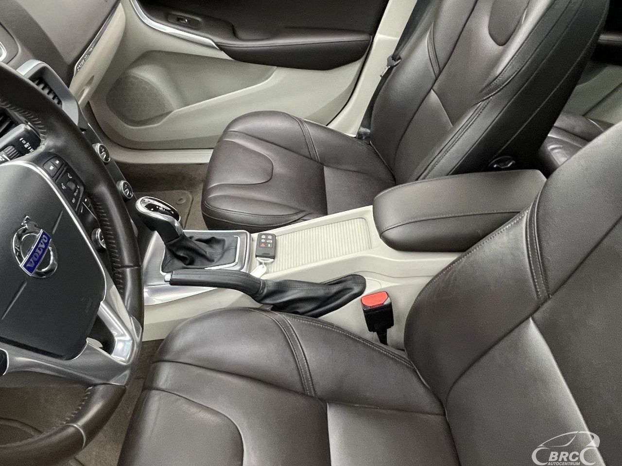 Volvo V40 | 23