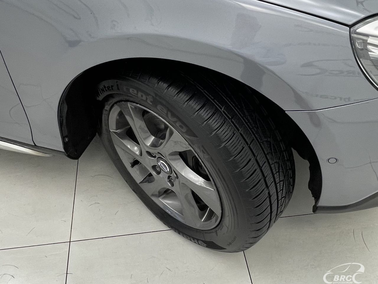 Volvo V40 | 44