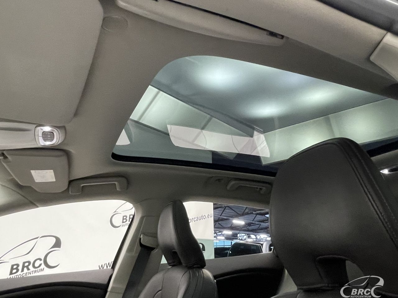 Volvo V40 | 23