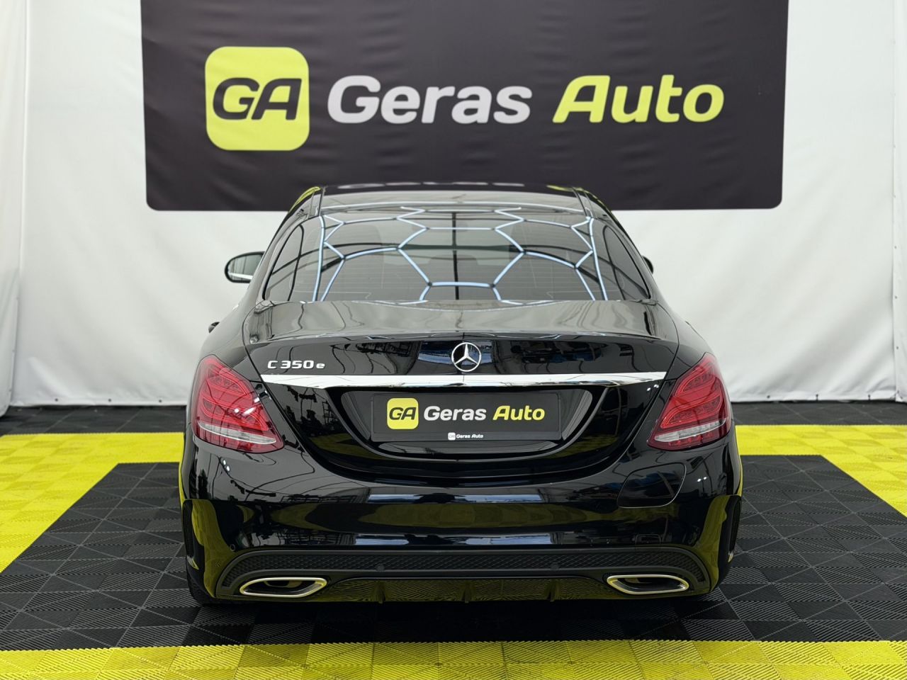 Mercedes-Benz C350 | 4