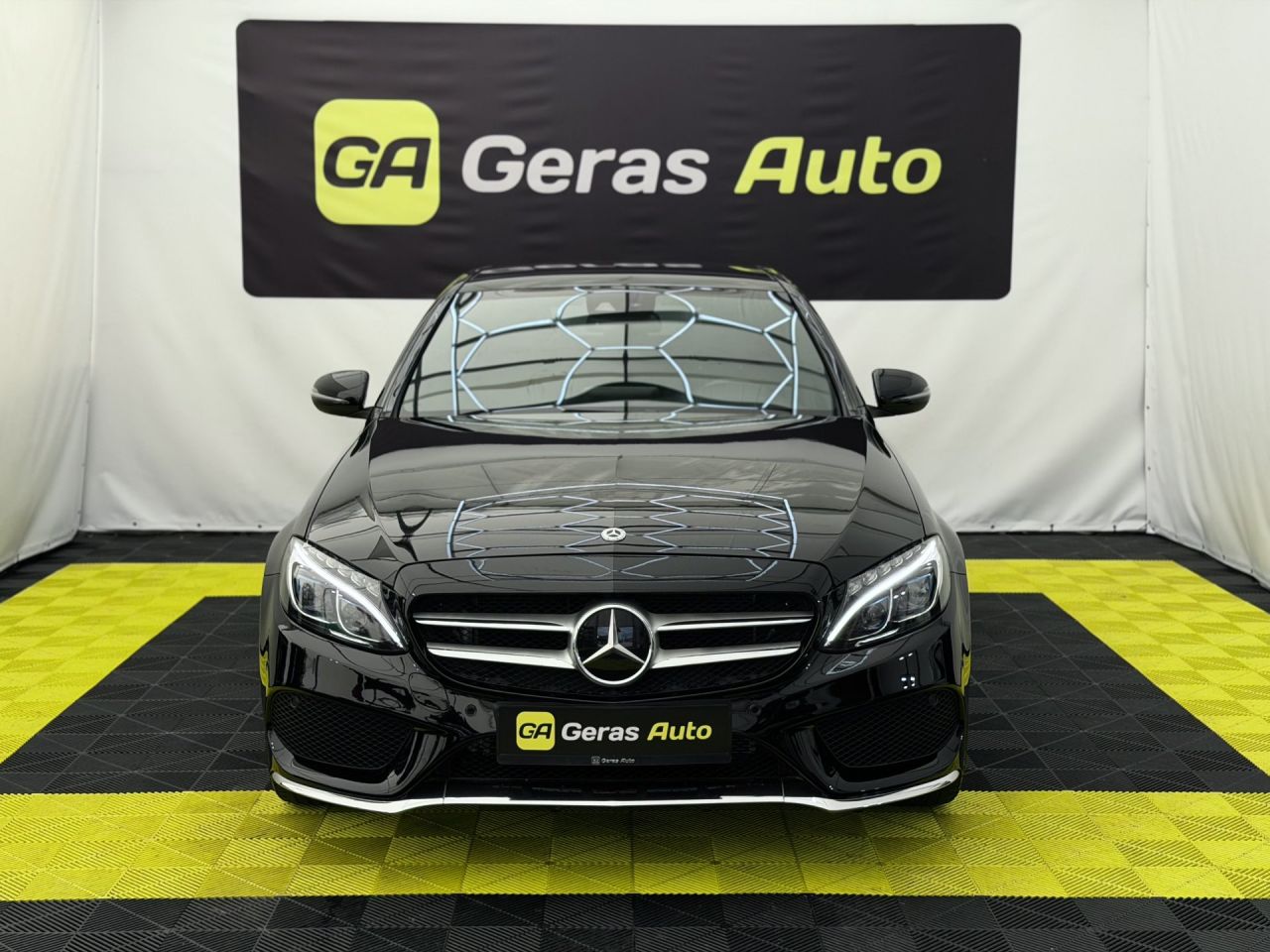 Mercedes-Benz C350 | 6