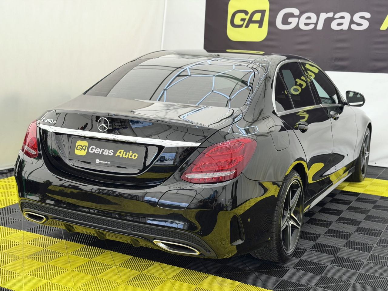 Mercedes-Benz C350 | 3