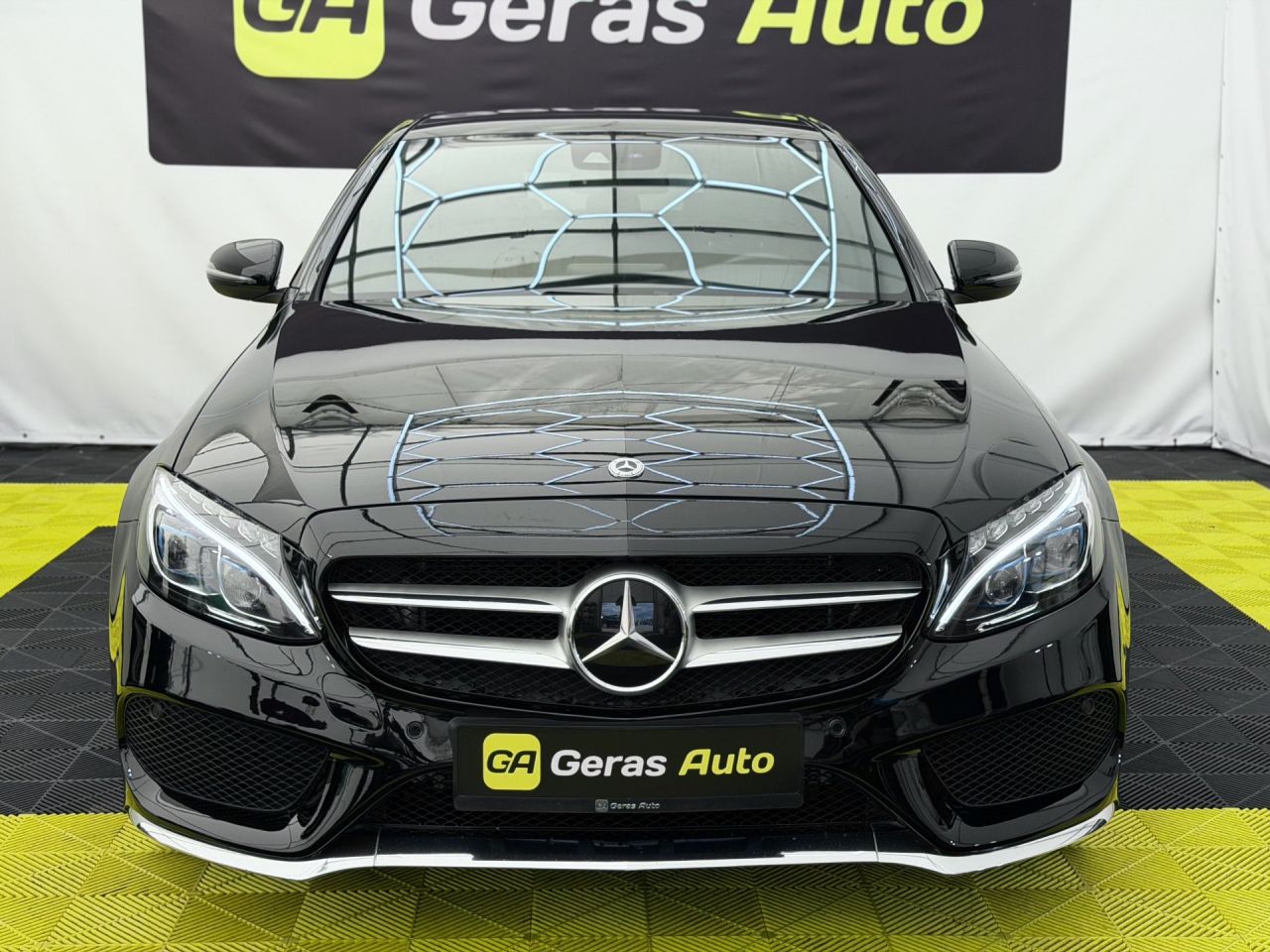 Mercedes-Benz C350 | 1
