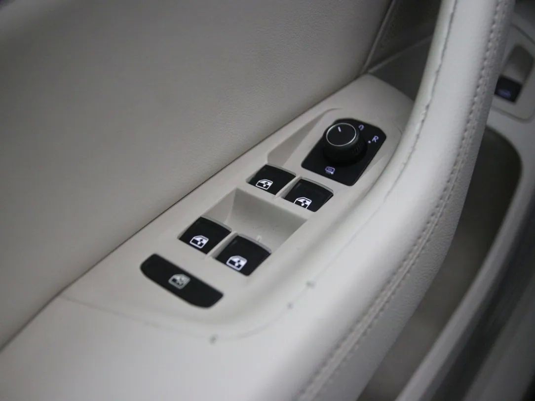 Volkswagen Passat | 24