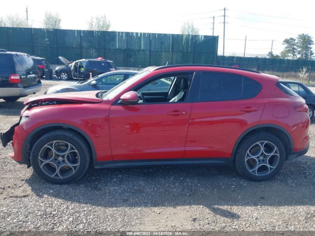 Alfa Romeo Stelvio | 13