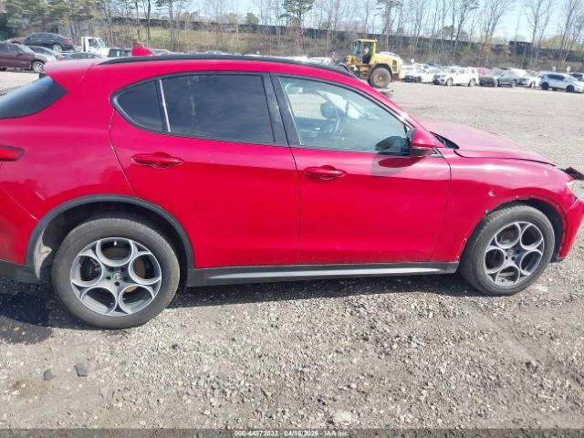 Alfa Romeo Stelvio | 12