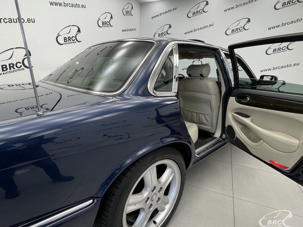 Jaguar XJR | 12