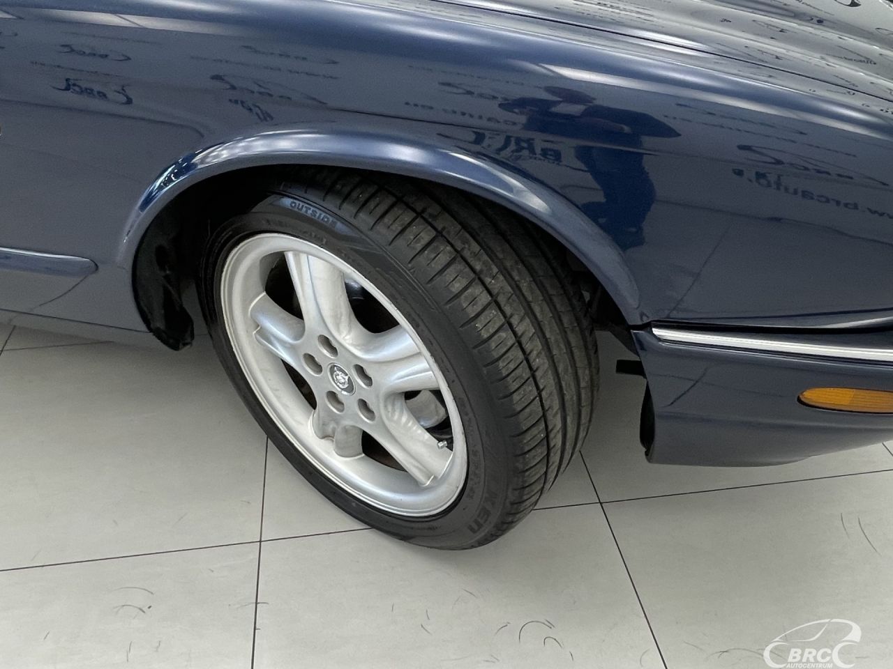 Jaguar XJR | 33