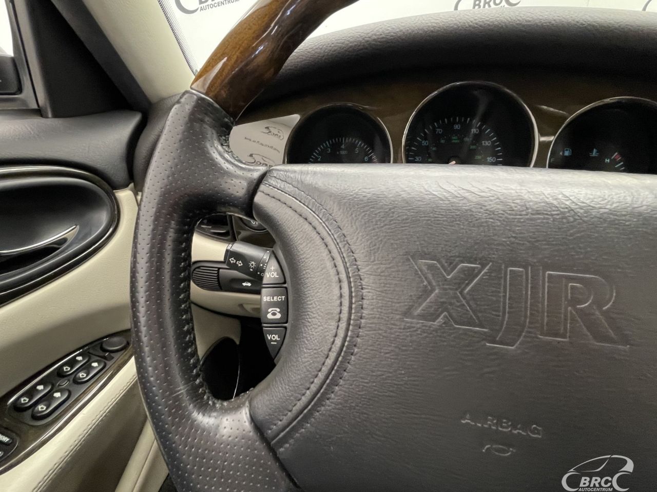 Jaguar XJR | 29