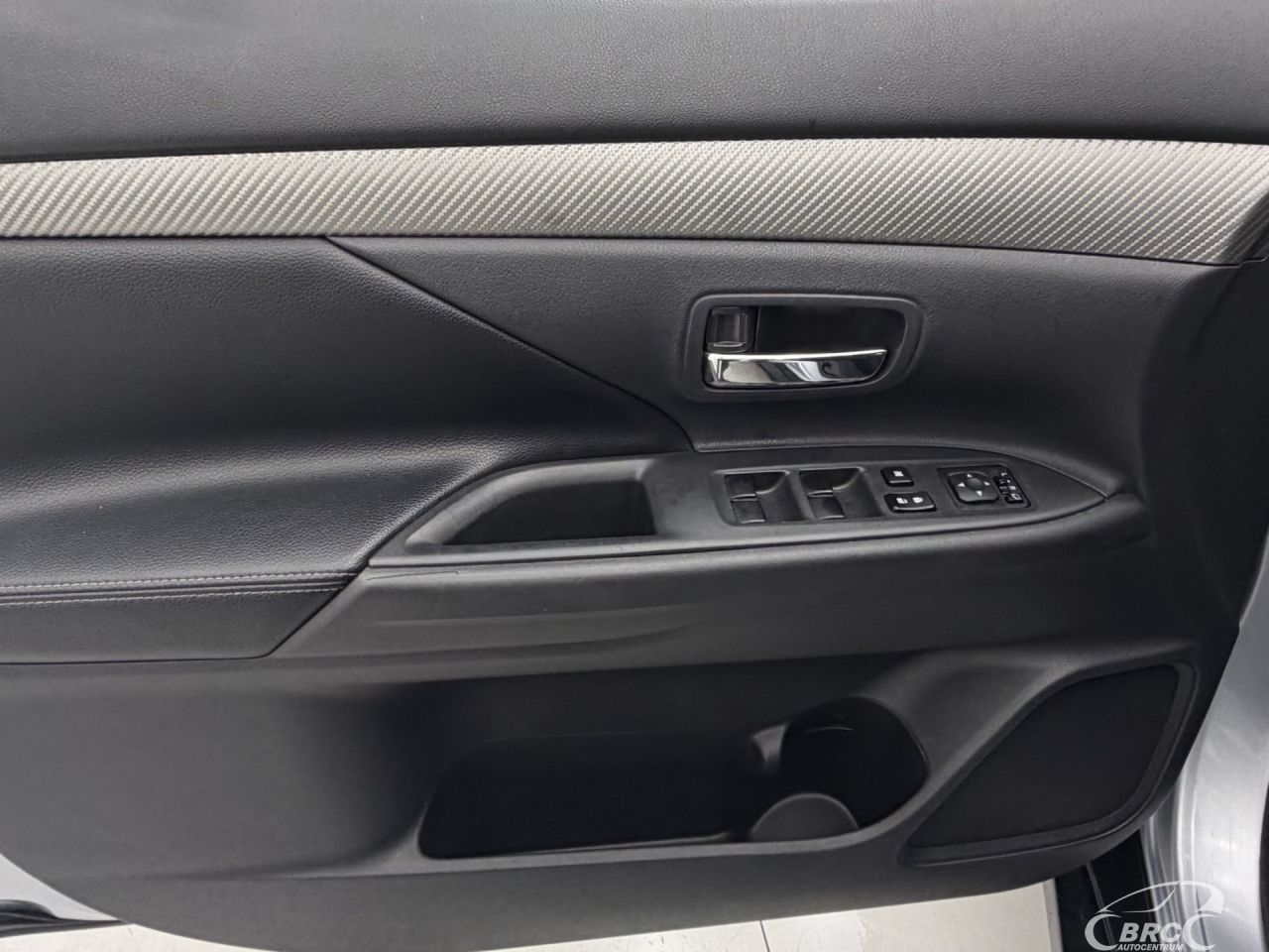 Mitsubishi Outlander | 18