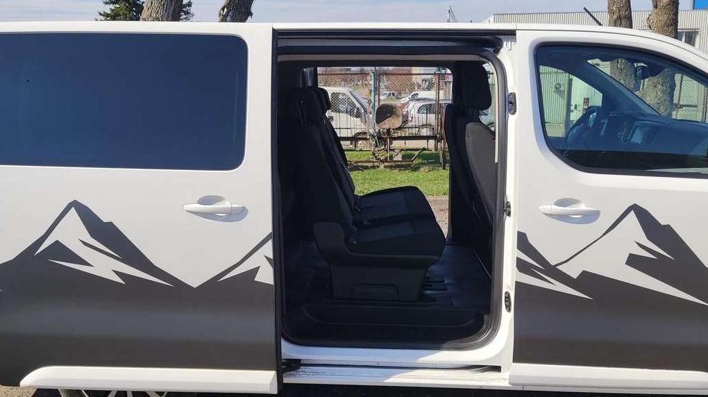Peugeot Traveller | 21