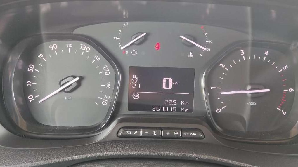 Peugeot Traveller | 16