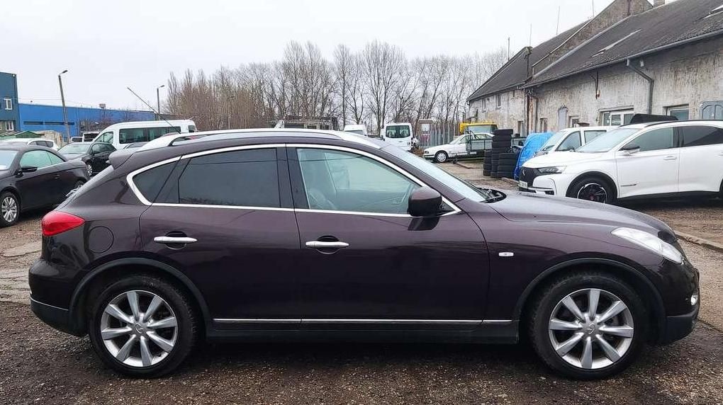 Infiniti EX30 | 1