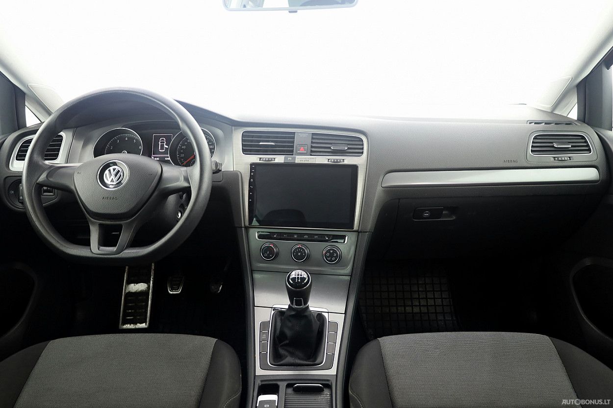 Volkswagen Golf | 4