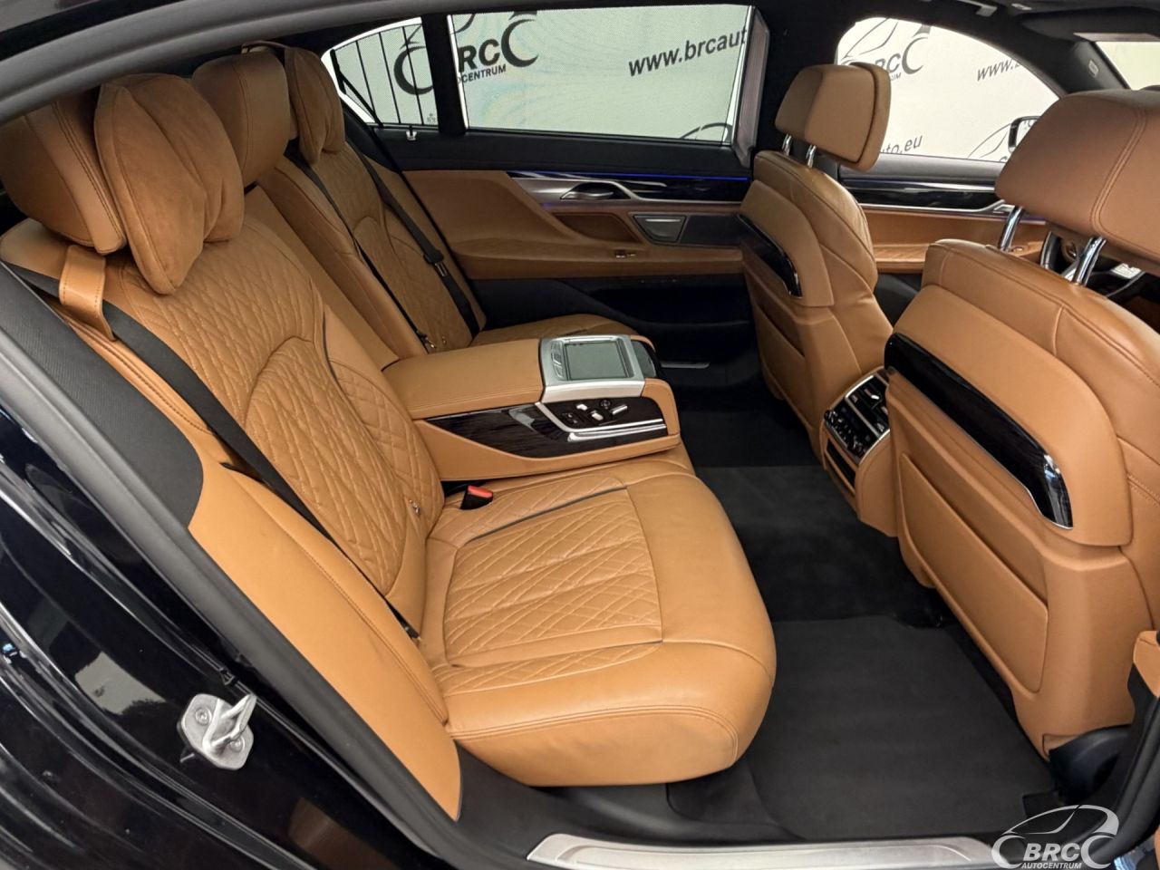 BMW 750 | 12