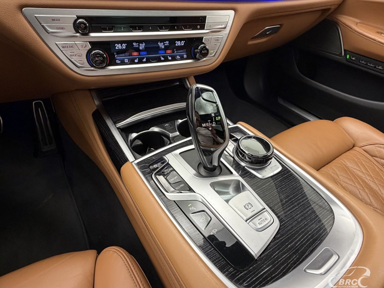 BMW 750 | 33