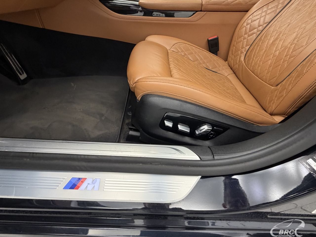 BMW 750 | 28