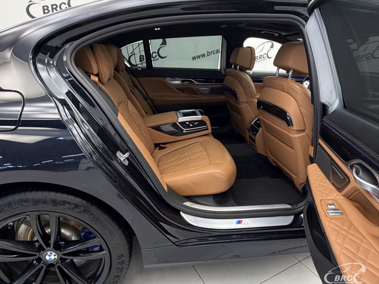 BMW 750 | 11