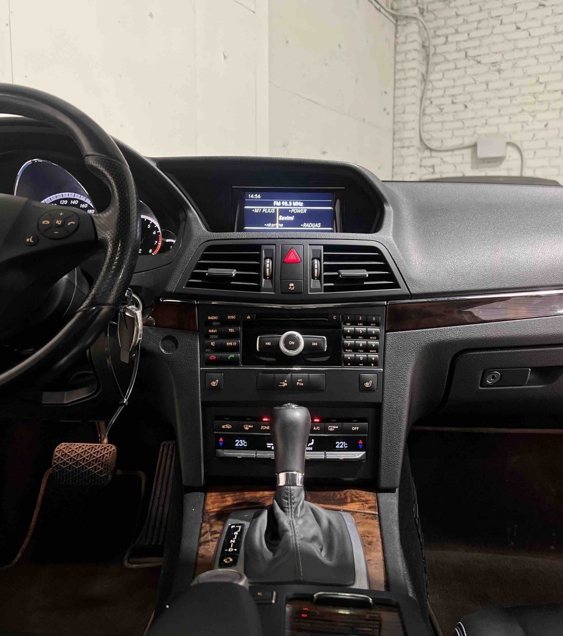 Mercedes-Benz E350 | 6