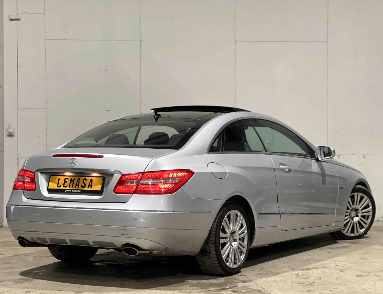 Mercedes-Benz E350 | 2